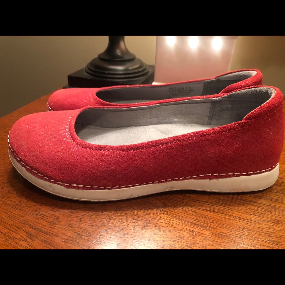 Alegria Red flats -like new